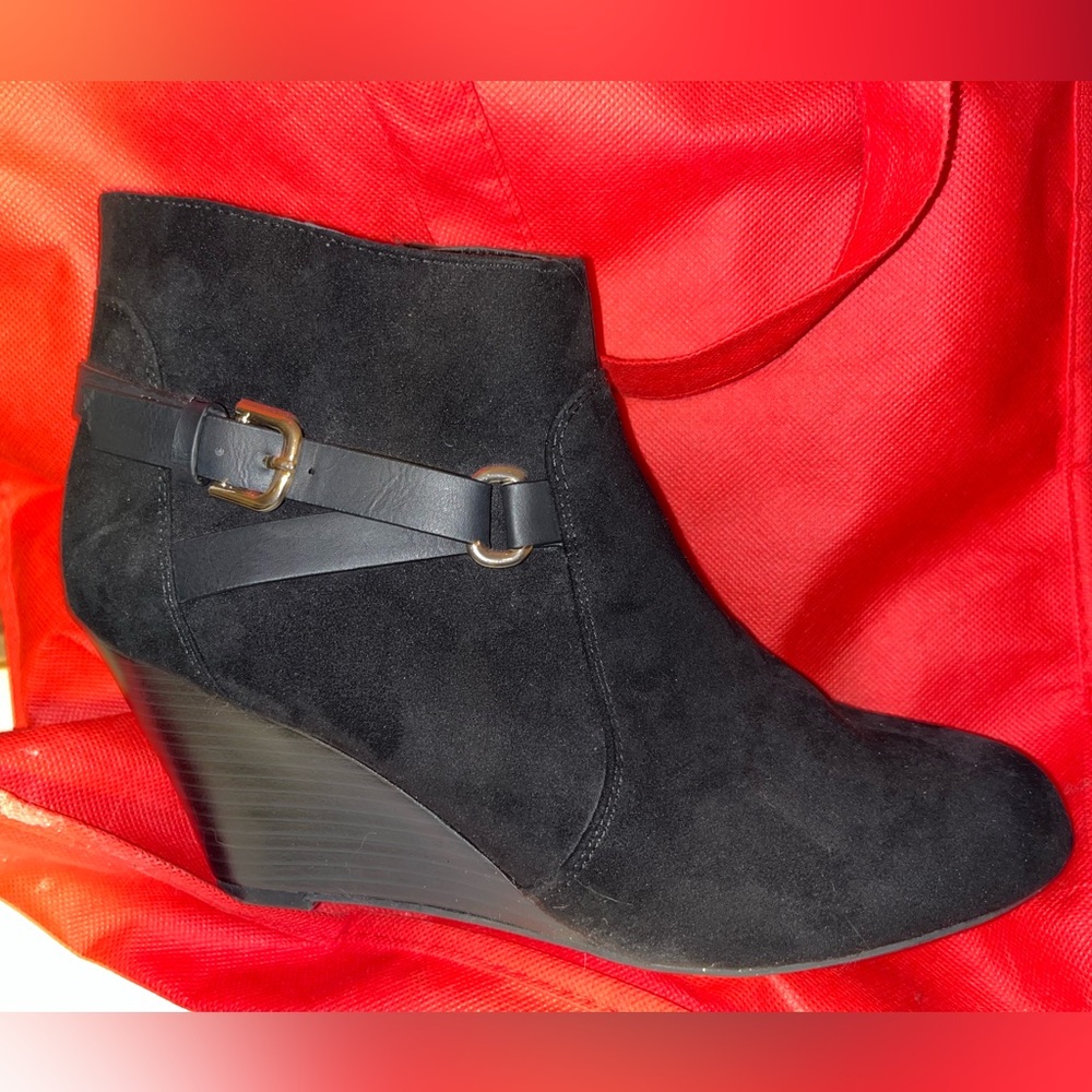 NWOT Report Galiana Women's Black Suede Wedge Ankle Boots size 81/2